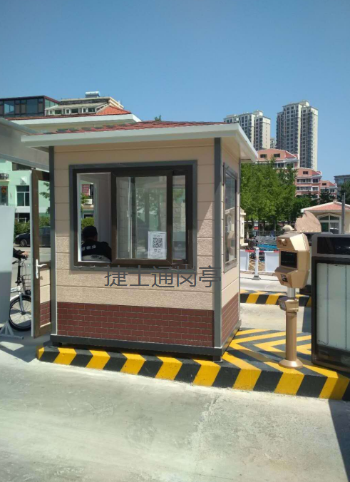 煙臺(tái)市，萊山區(qū)迎春大街綠色家園雕花板保安亭
