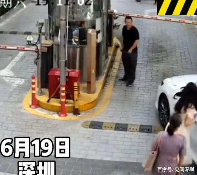 又是油門當剎車，深圳女司機剛啟動就撞翻崗?fù)ぃ０矄T骨折受傷